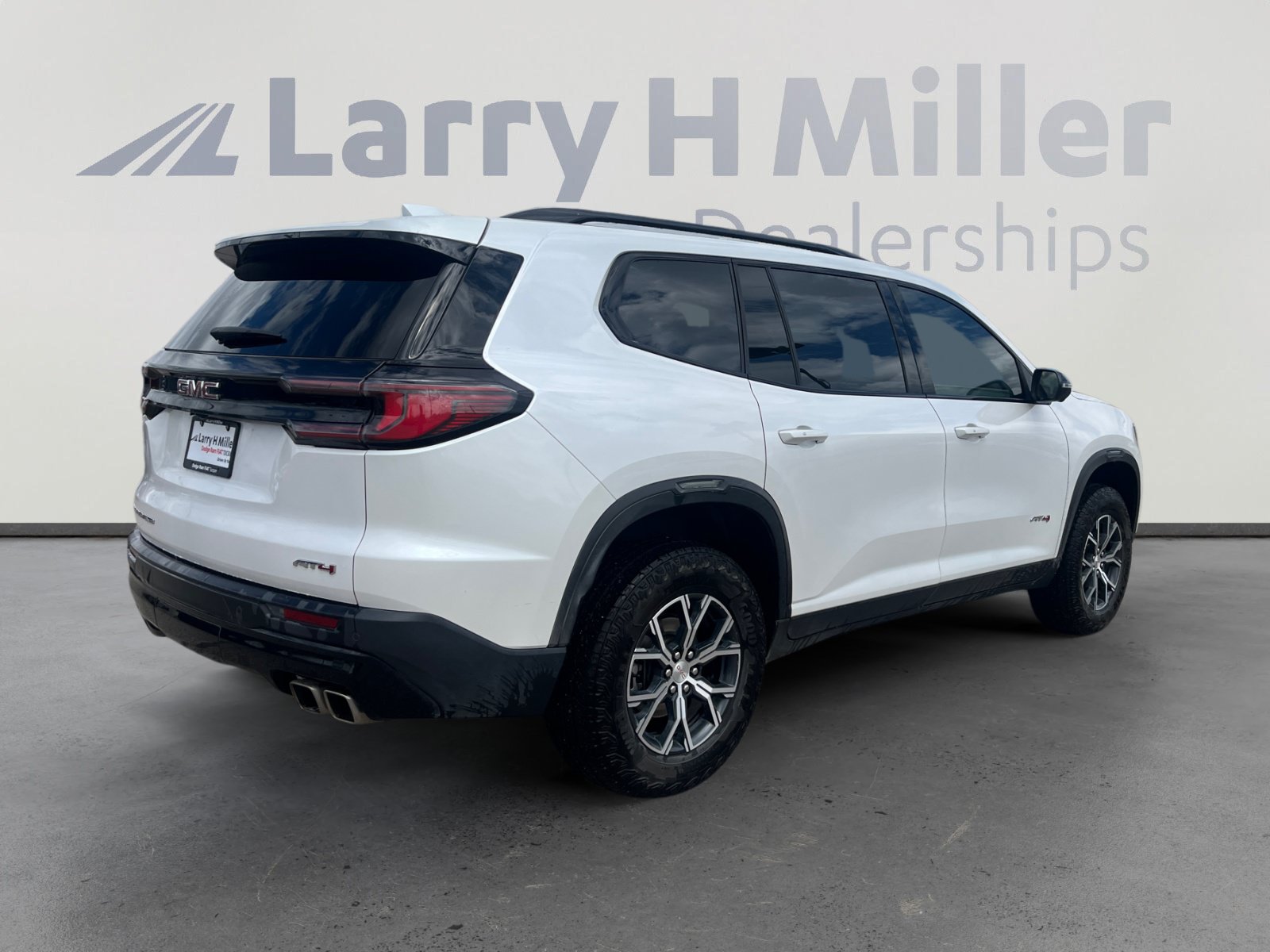 Used 2025 GMC Acadia AT4 w/ Luxury Package AWD/4WD image 5