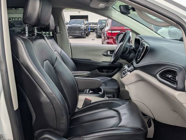 Used 2023 Chrysler Pacifica Touring-L FWD image 26