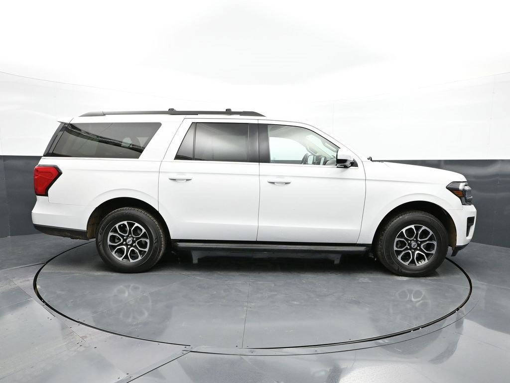 Used 2024 Ford Expedition Max XLT image 4