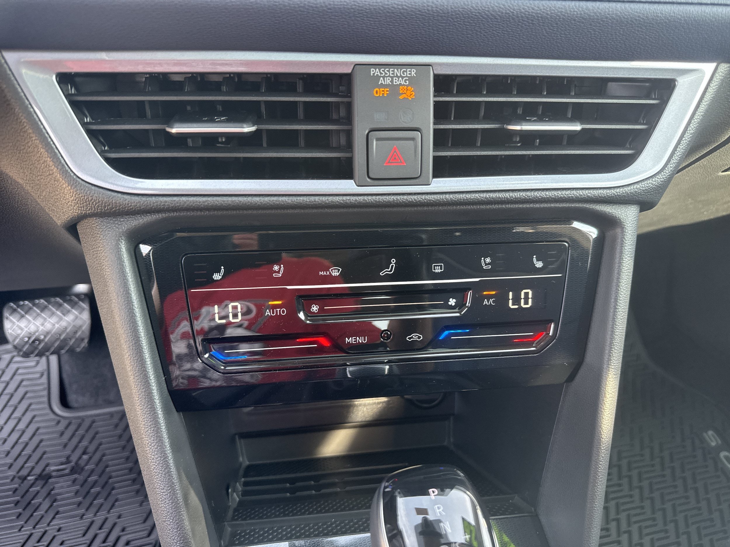 New 2026 Volkswagen Taos SEL AWD/4WD image 19