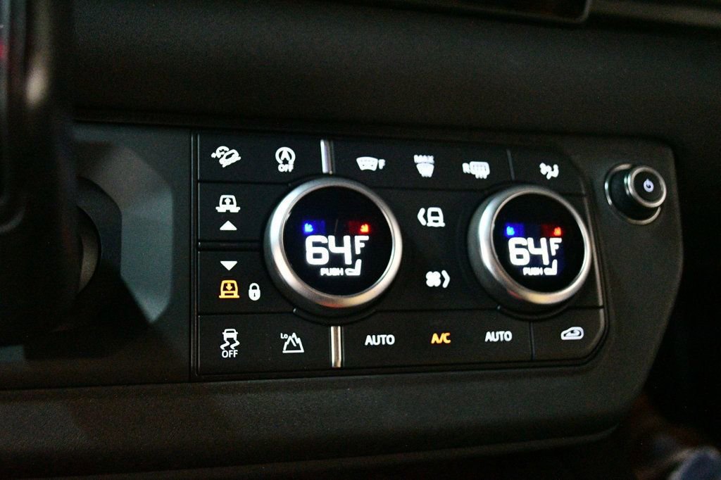 Used 2023 Land Rover Defender 110 X-Dynamic SE image 55