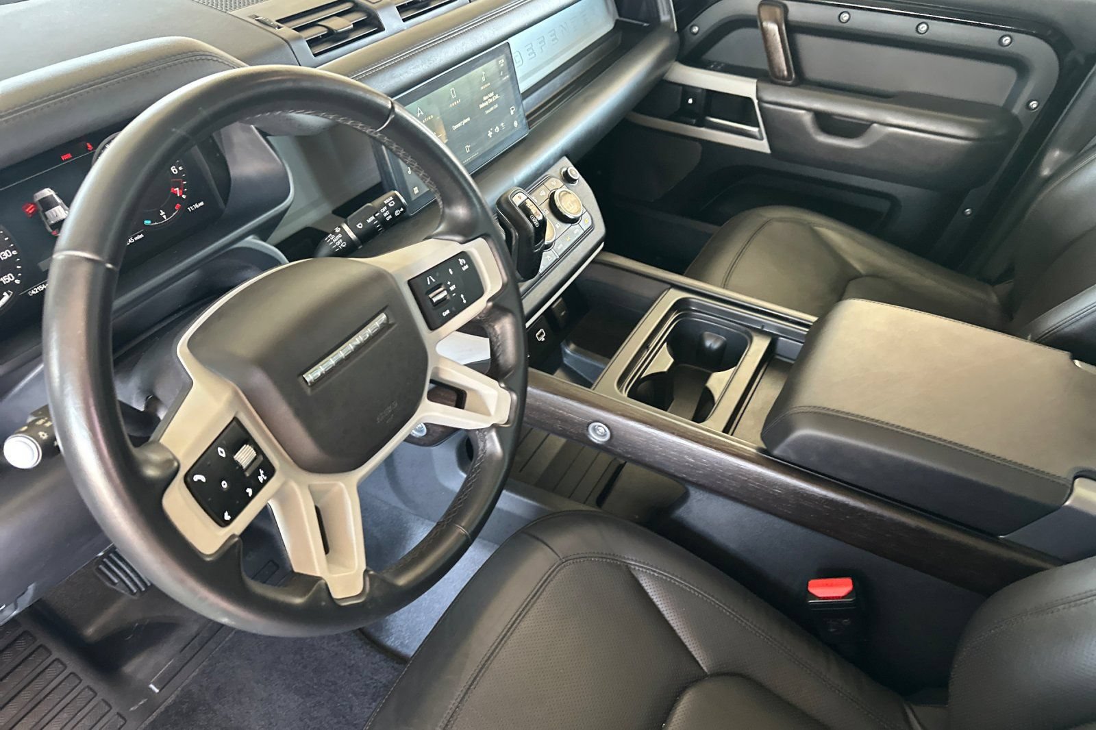 Used 2023 Land Rover Defender 110 SE AWD/4WD image 10