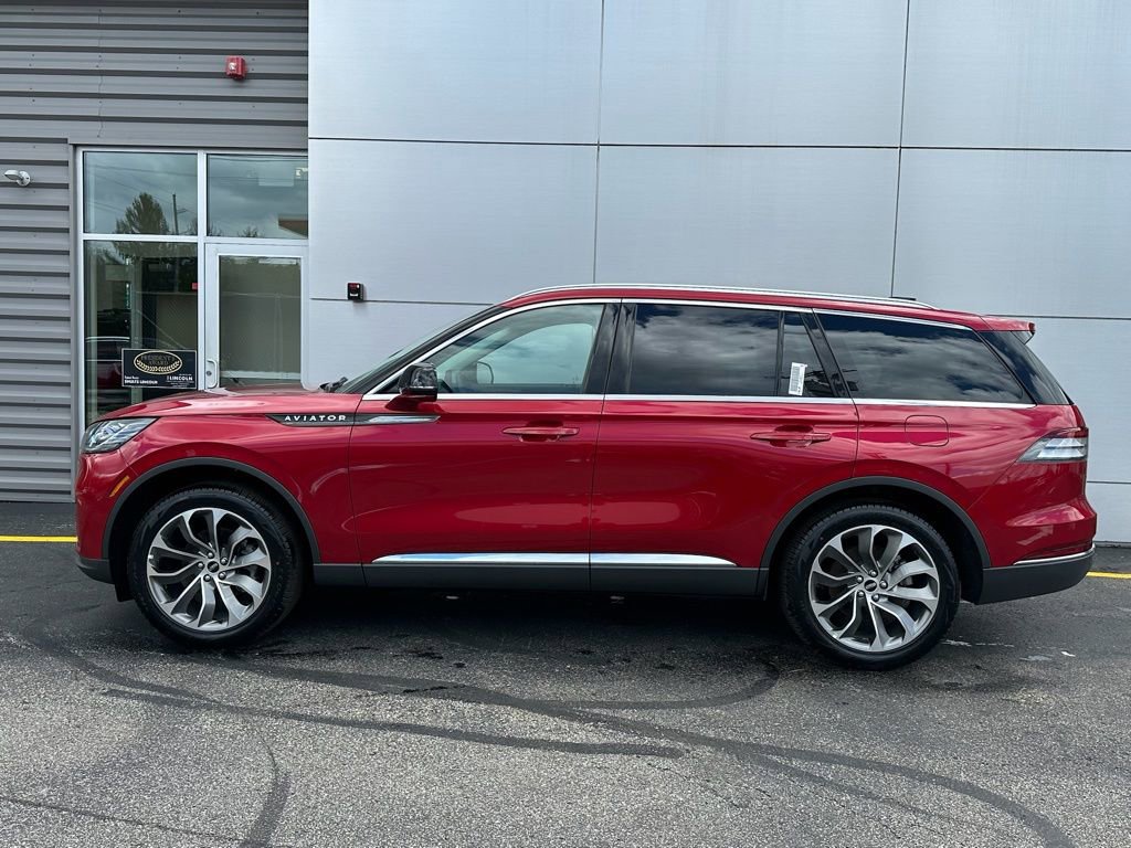 New 2026 Lincoln Aviator AWD image 2