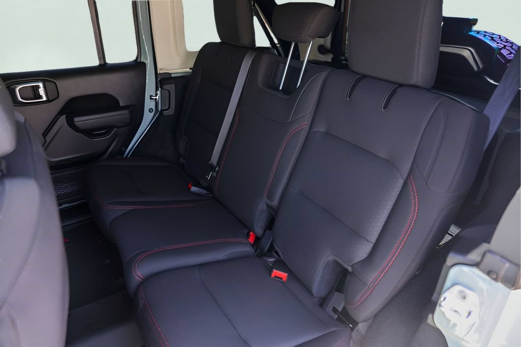 Used 2023 Jeep Wrangler Unlimited Rubicon w/ Cold Weather Group AWD/4WD image 23