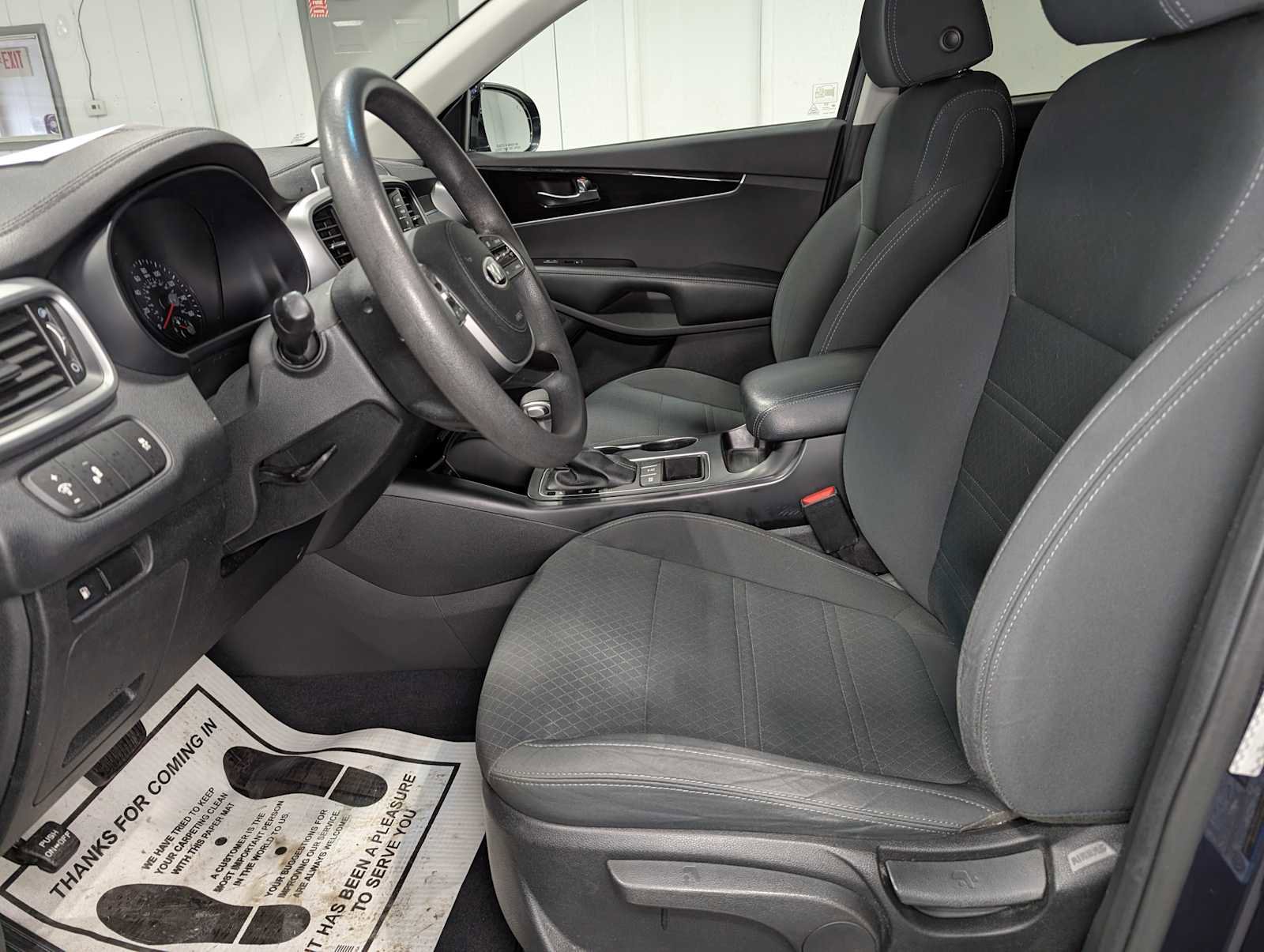 Used 2020 Kia Sorento LX image 4