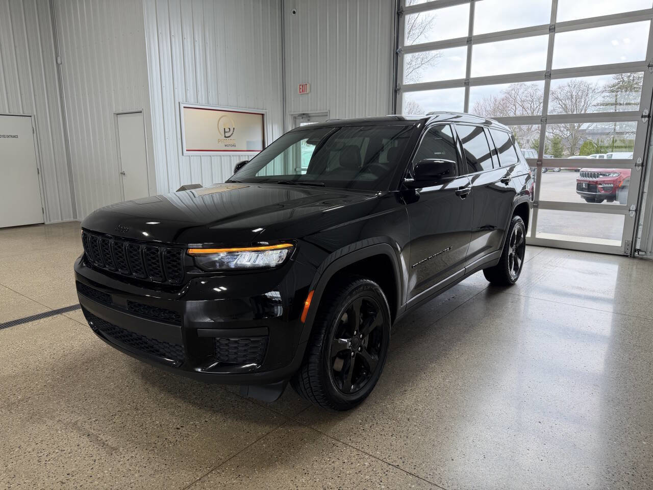 Used 2023 Jeep Grand Cherokee L Laredo AWD/4WD image 2