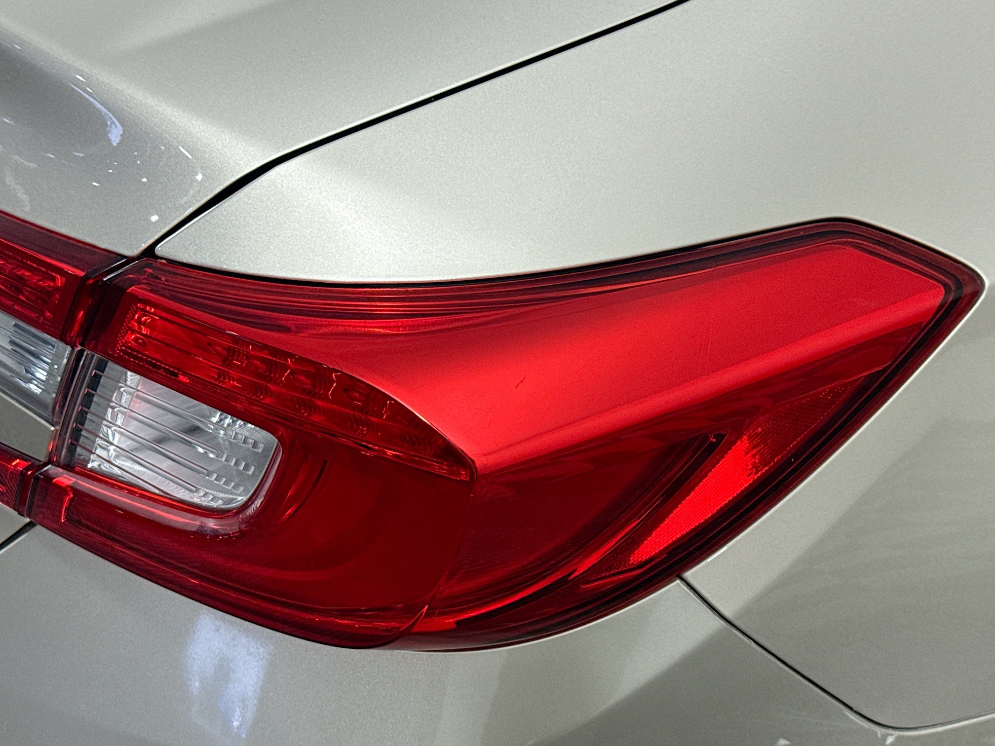Used 2018 Honda Accord Touring image 32