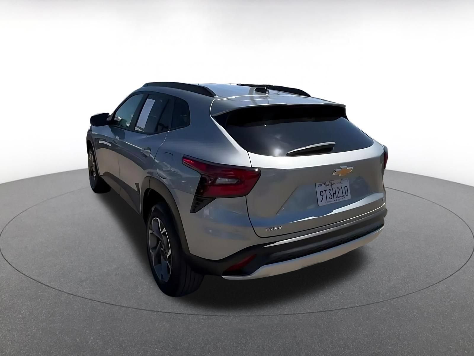 Used 2025 Chevrolet Trax LT FWD image 10