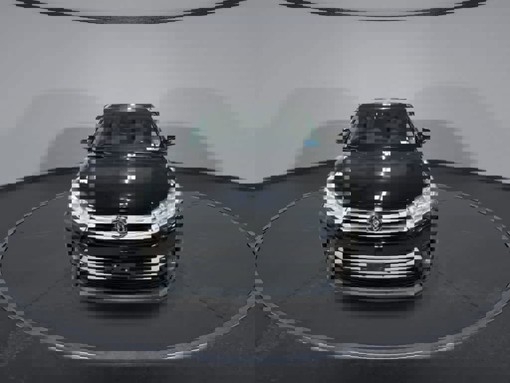 Used 2019 Toyota Highlander XLE w/ Protection Package #3 AWD/4WD image 3