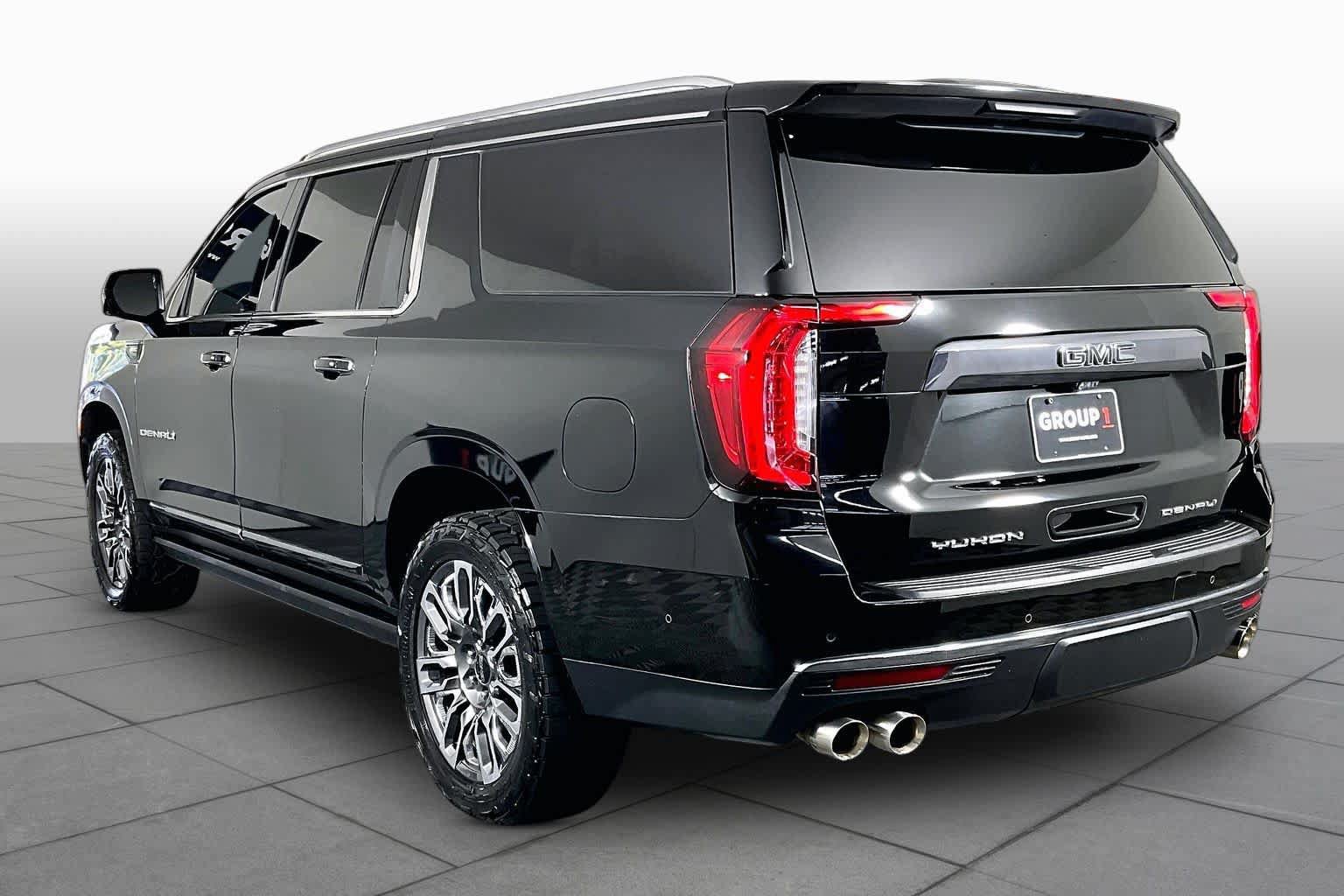 Used 2023 GMC Yukon XL Denali Ultimate AWD/4WD image 12