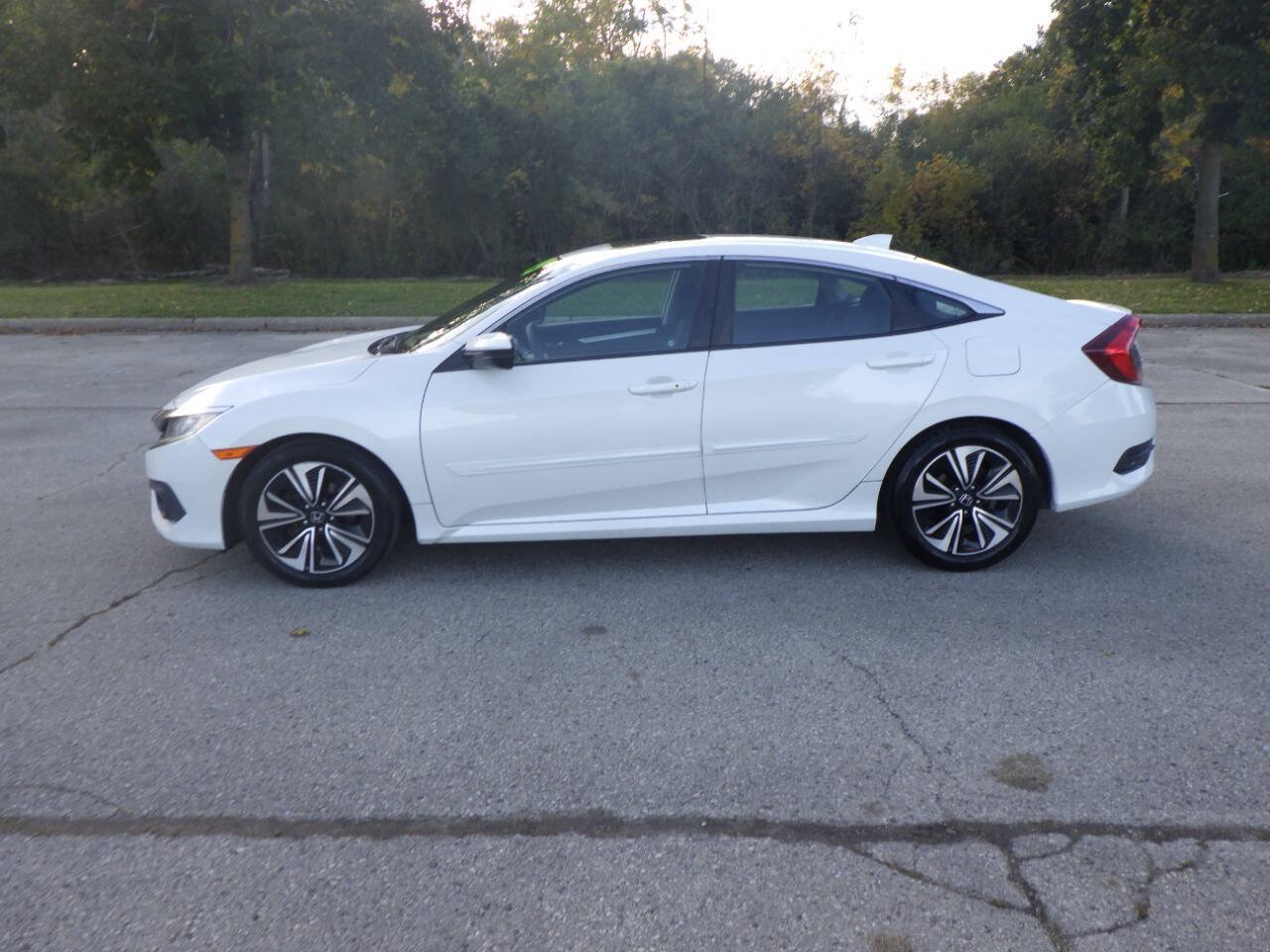 Used 2016 Honda Civic EX-T image 2