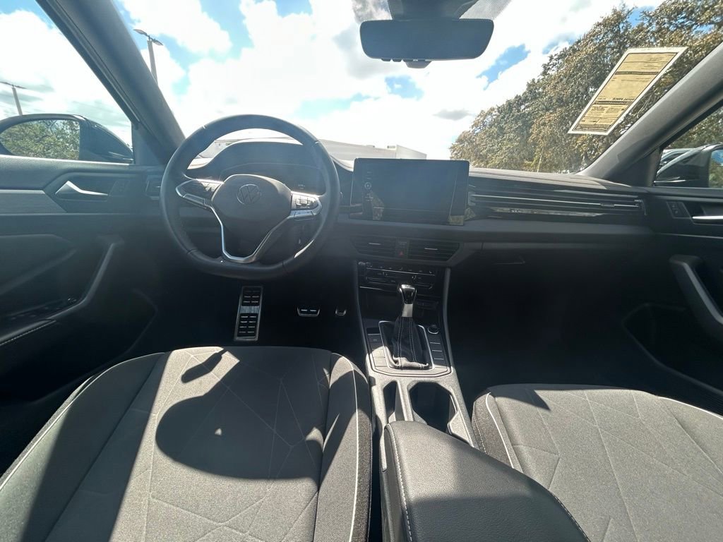 Used 2025 Volkswagen Jetta Sport image 10