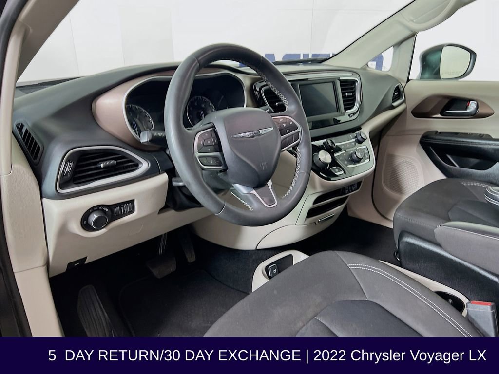 Used 2022 Chrysler Voyager LX image 11