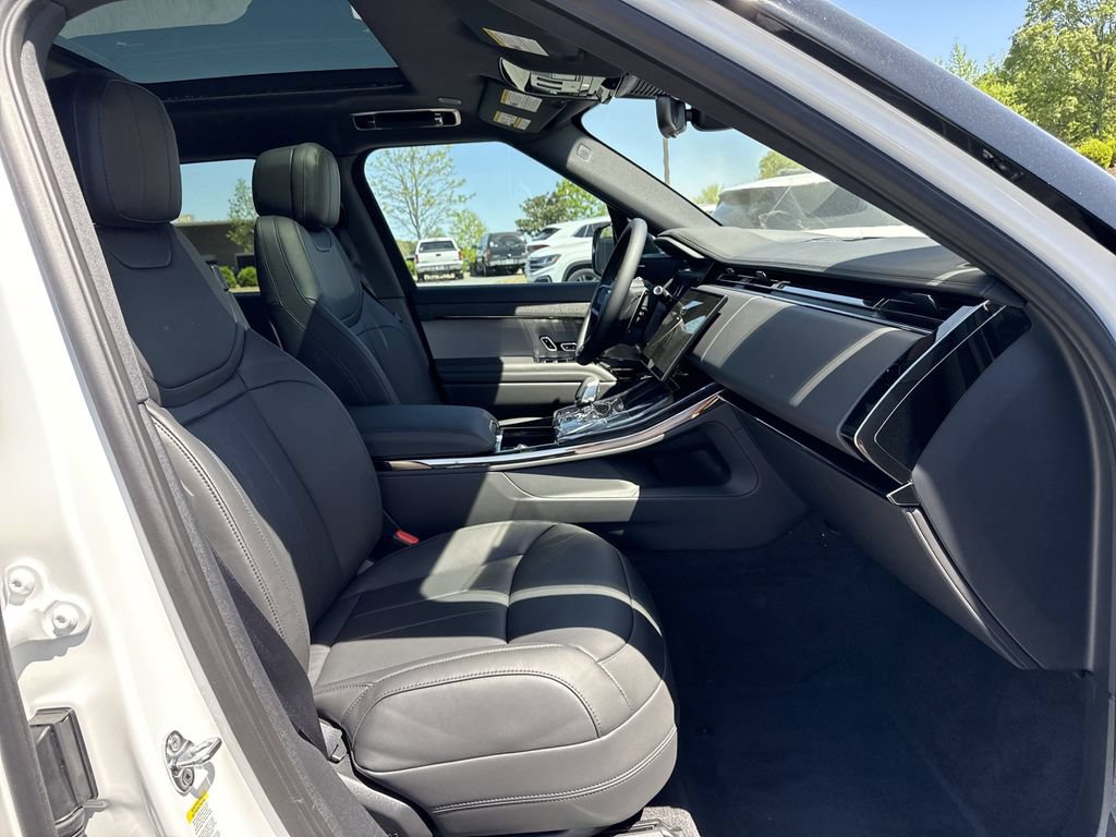 New 2025 Land Rover Range Rover Sport Dynamic SE AWD/4WD image 18