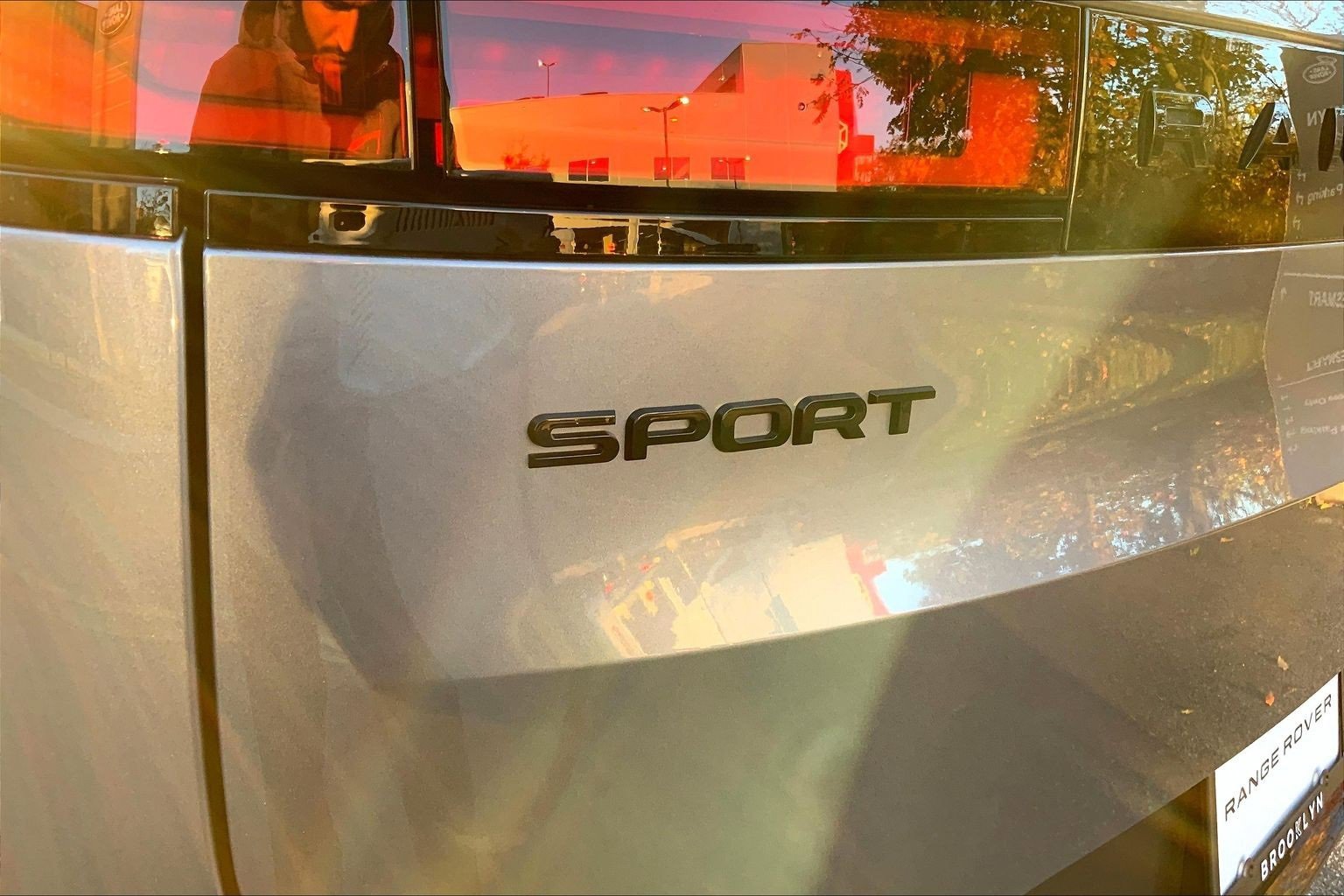 Used 2024 Land Rover Range Rover Sport SE image 9