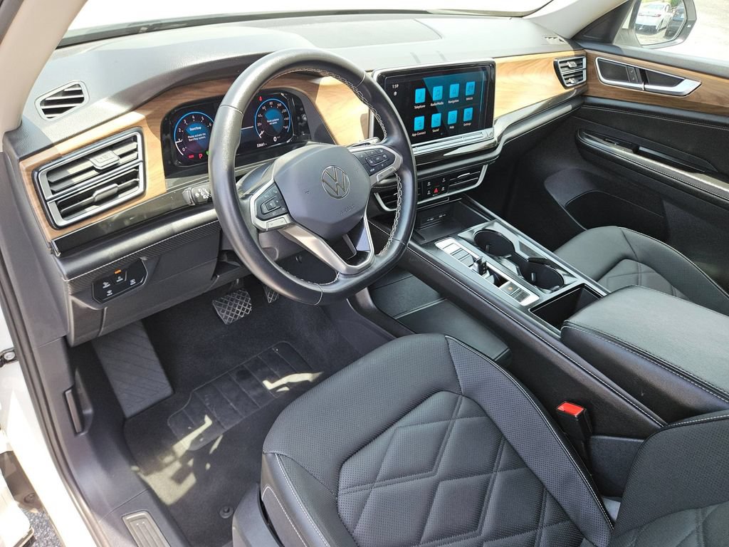 Used 2025 Volkswagen Atlas SE FWD image 13
