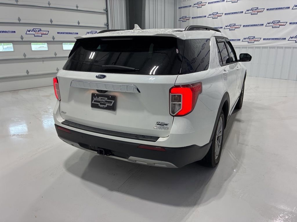 Used 2023 Ford Explorer XLT w/ Equipment Group 202A AWD/4WD image 7