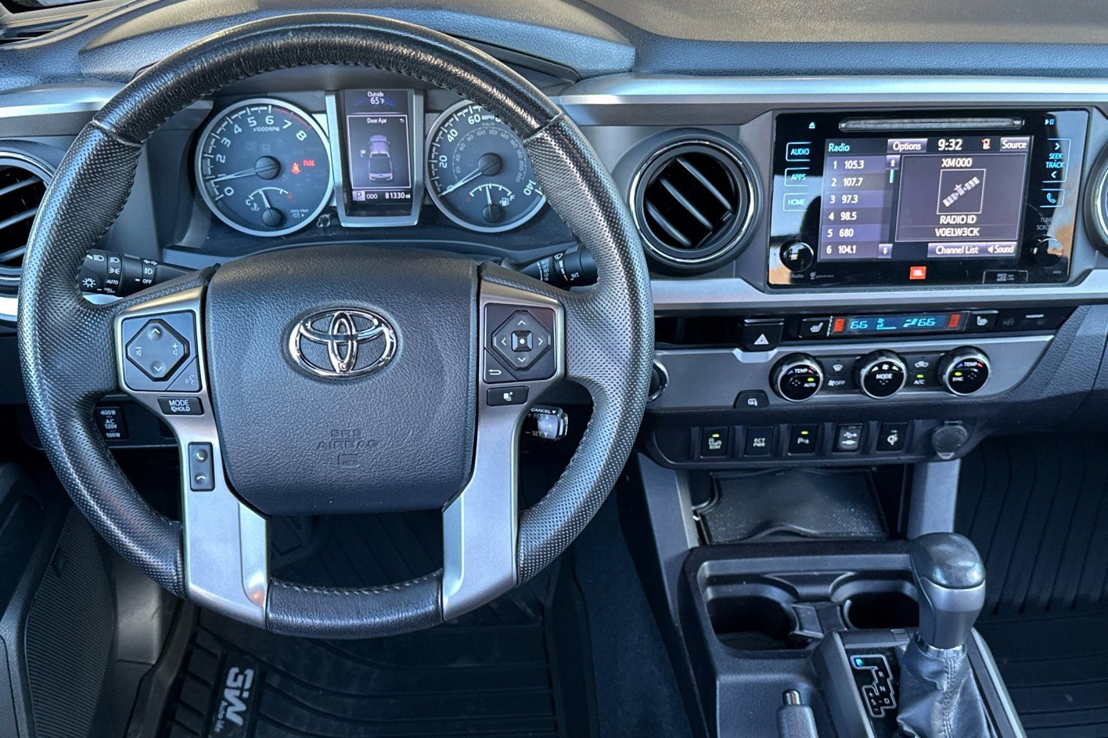 Used 2016 Toyota Tacoma Limited w/ Towing Package image 12