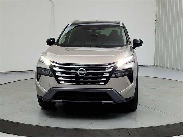 Used 2025 Nissan Rogue SL w/ Tech Package image 2