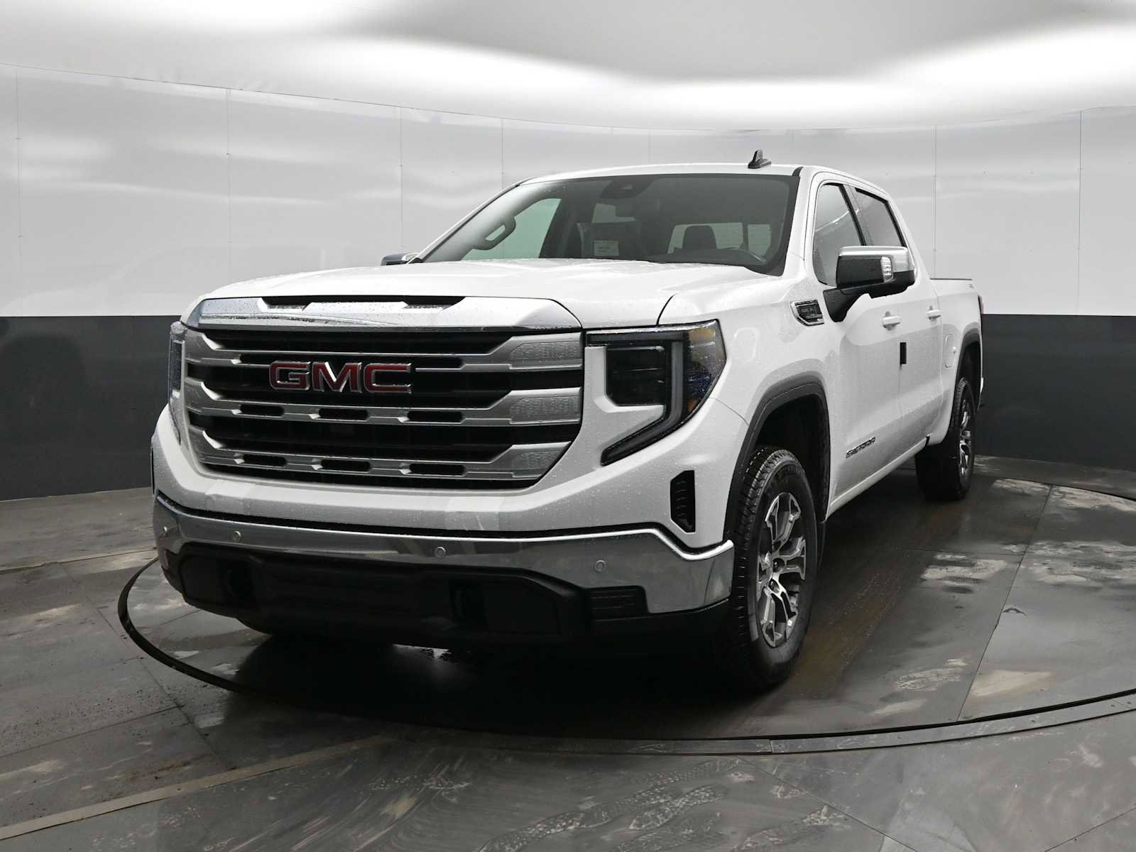 New 2026 GMC Sierra 1500 SLE w/ Preferred Package AWD/4WD image 4