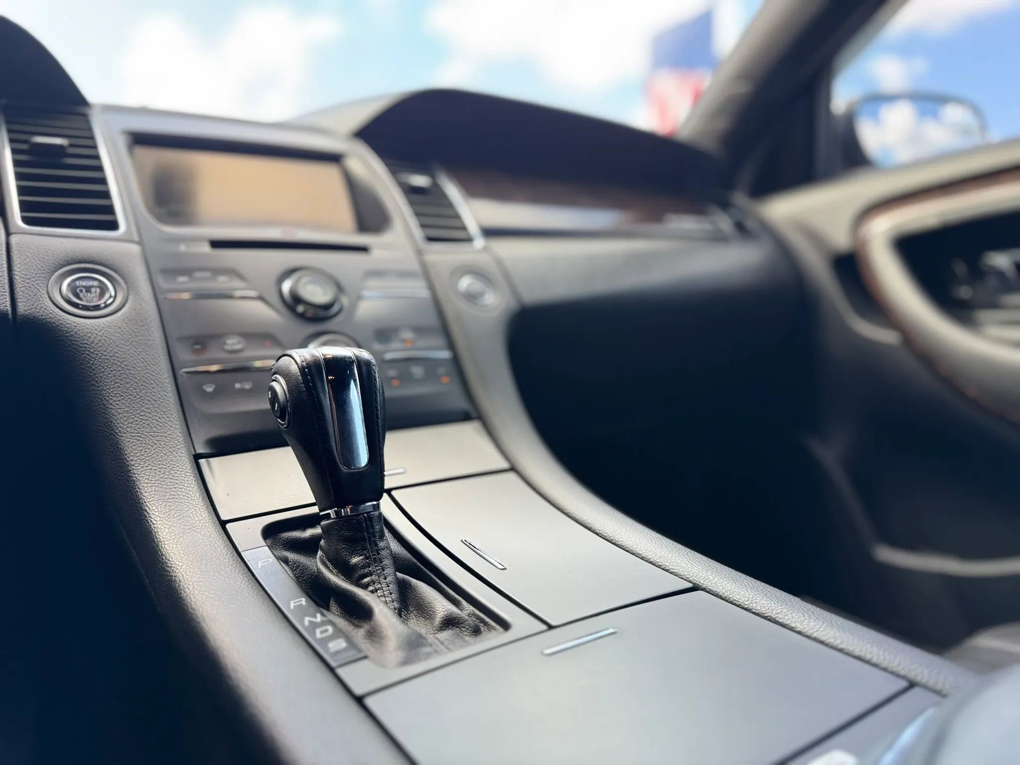 Used 2015 Ford Taurus Limited FWD image 26