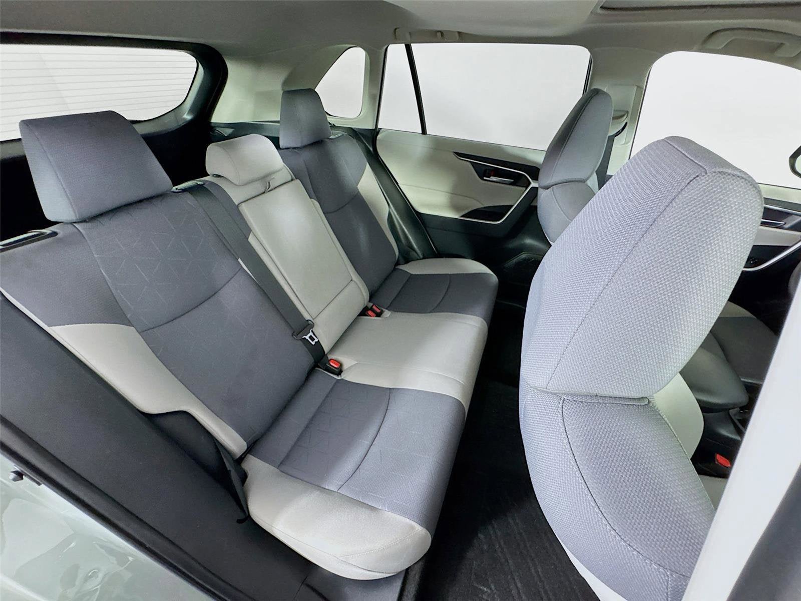 Used 2019 Toyota RAV4 XLE w/ Convenience Package FWD image 28