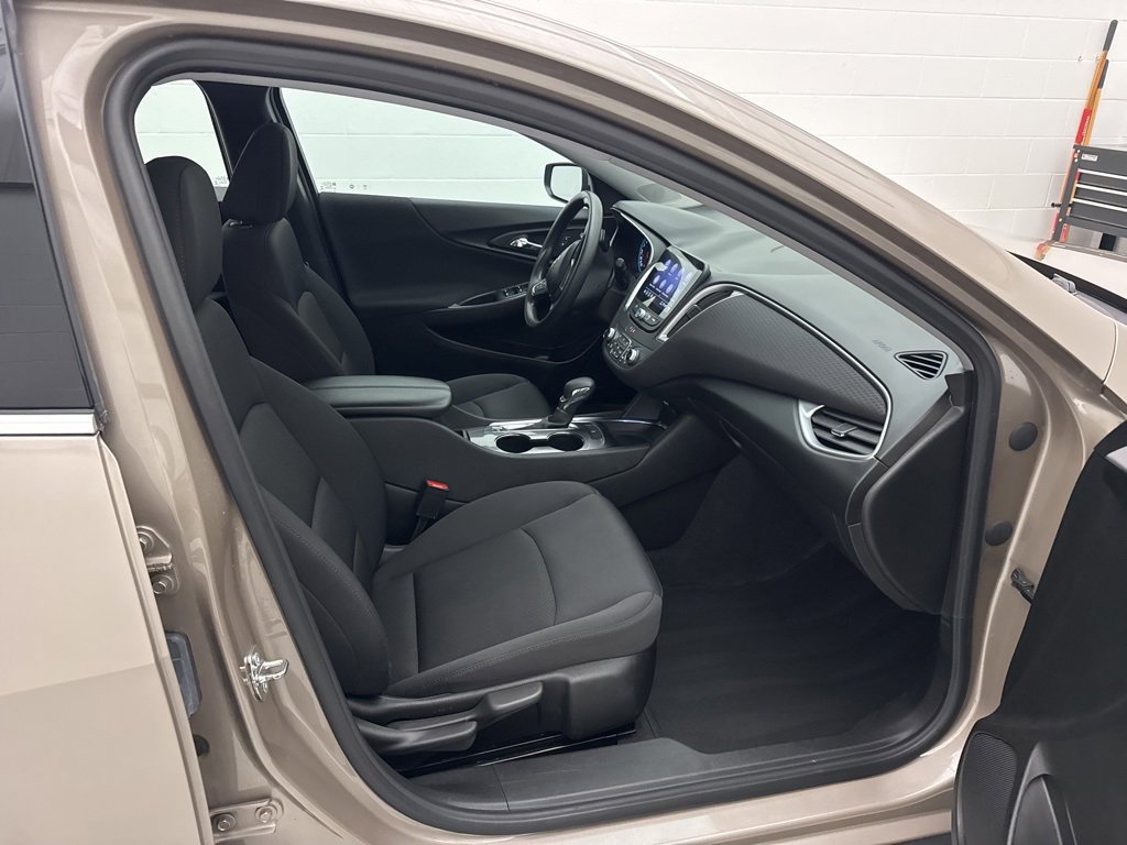 Used 2023 Chevrolet Malibu LT image 36