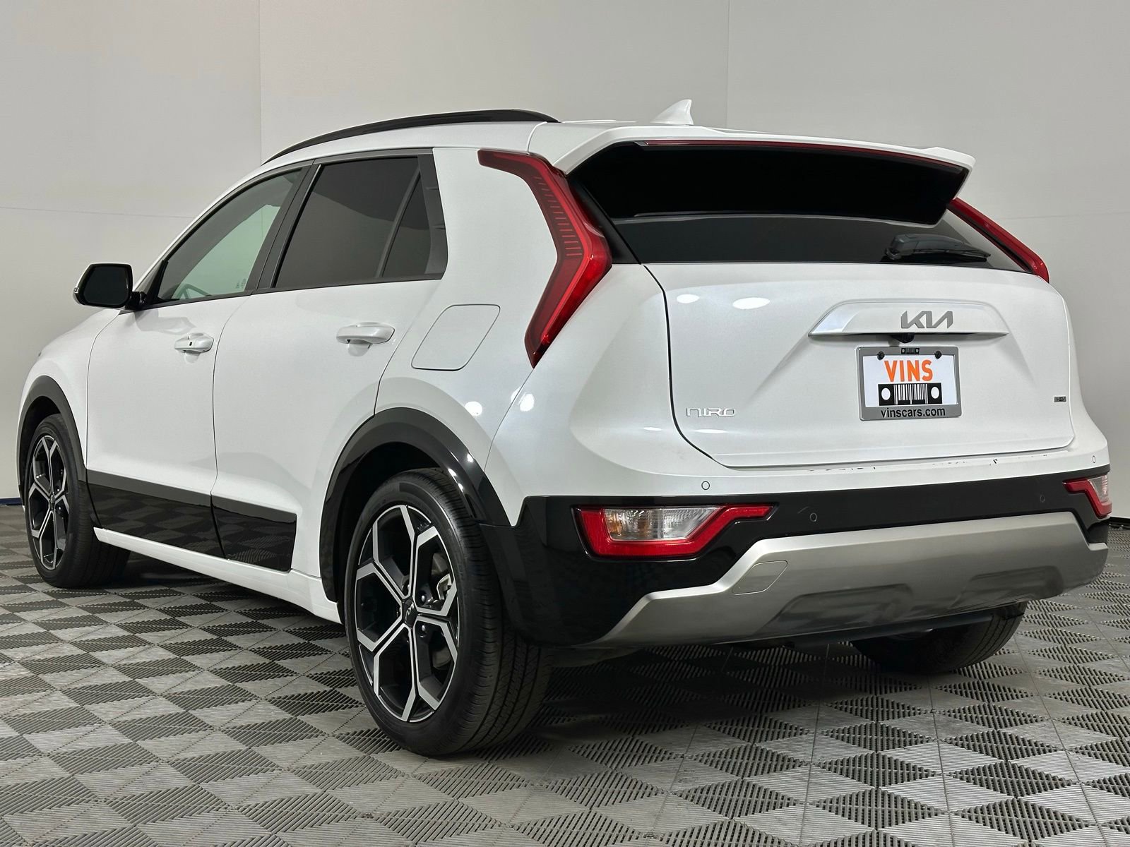 Used 2023 Kia Niro EX Touring image 34