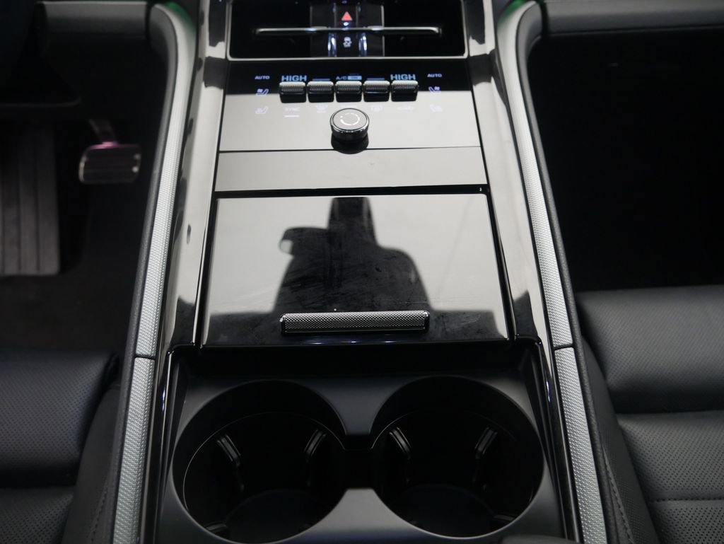 Certified 2025 Porsche Panamera 4 image 36