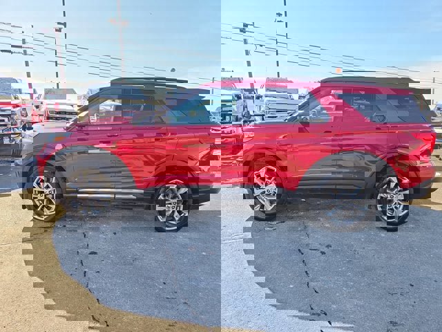 Used 2022 Ford Explorer XLT w/ Equipment Group 202A image 3