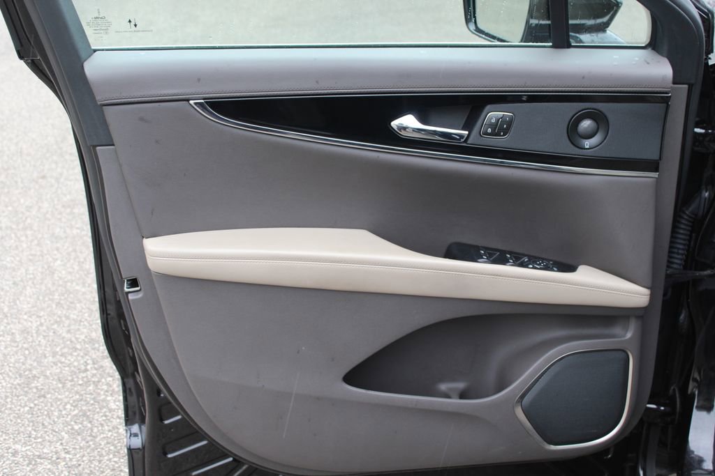 Used 2023 Lincoln Nautilus Reserve FWD image 16
