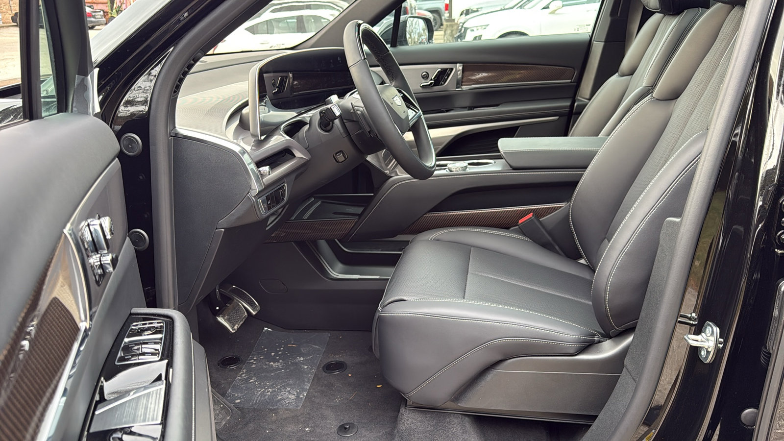 New 2026 Cadillac Vistiq Luxury w/ LPO, Floor Liner Package image 8