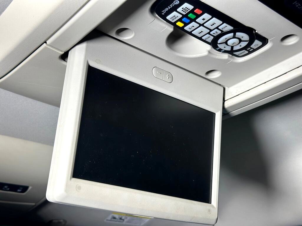 Used 2014 Chrysler Town & Country Touring image 24