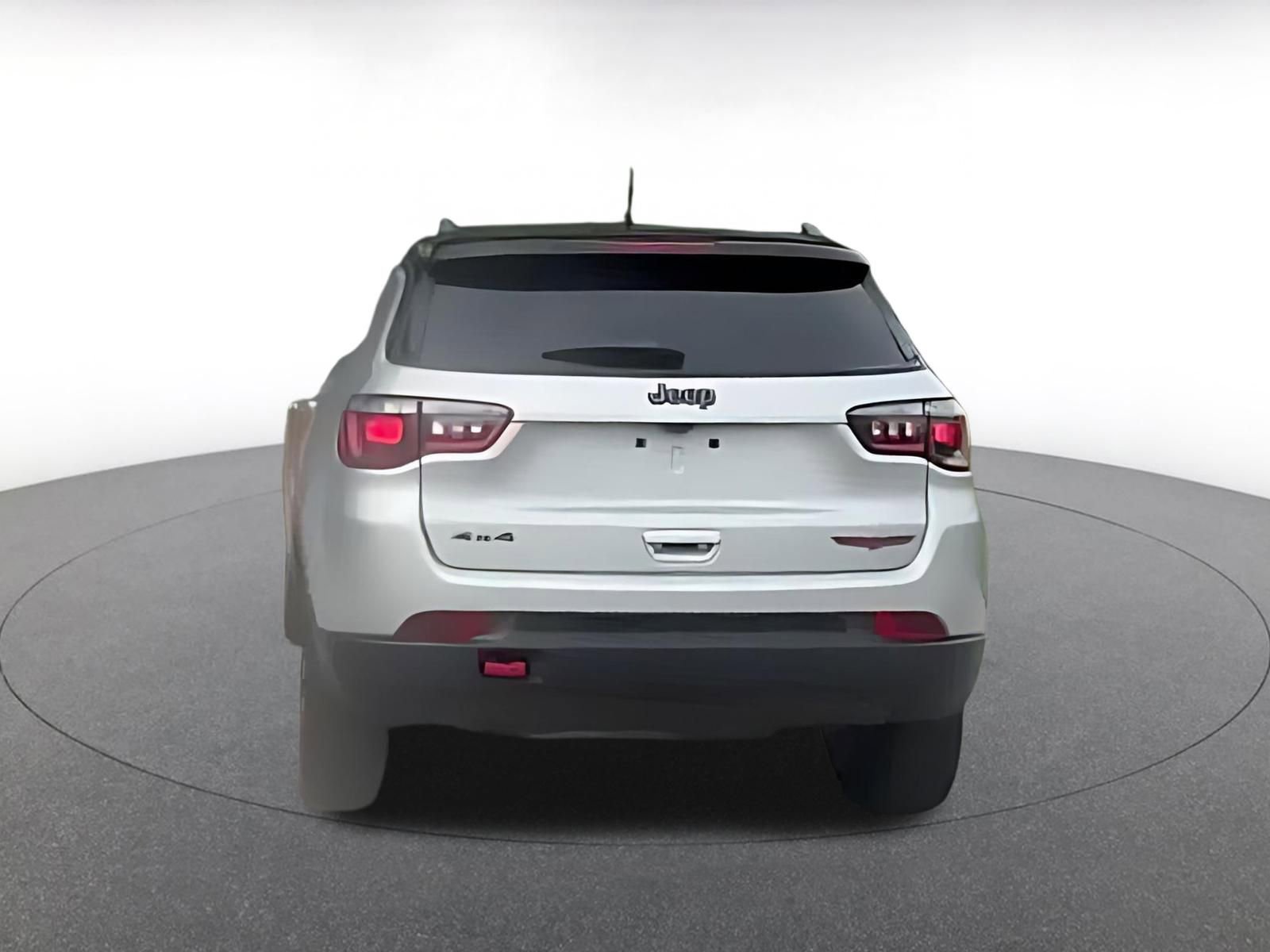 Used 2025 Jeep Compass Trailhawk image 12