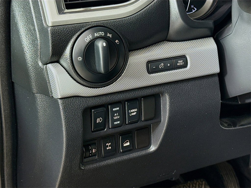 Used 2017 Nissan Titan PRO-4X image 9