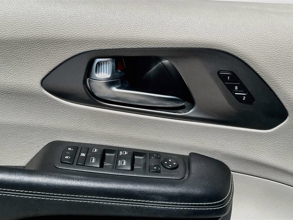 Used 2022 Chrysler Pacifica Touring-L FWD image 20