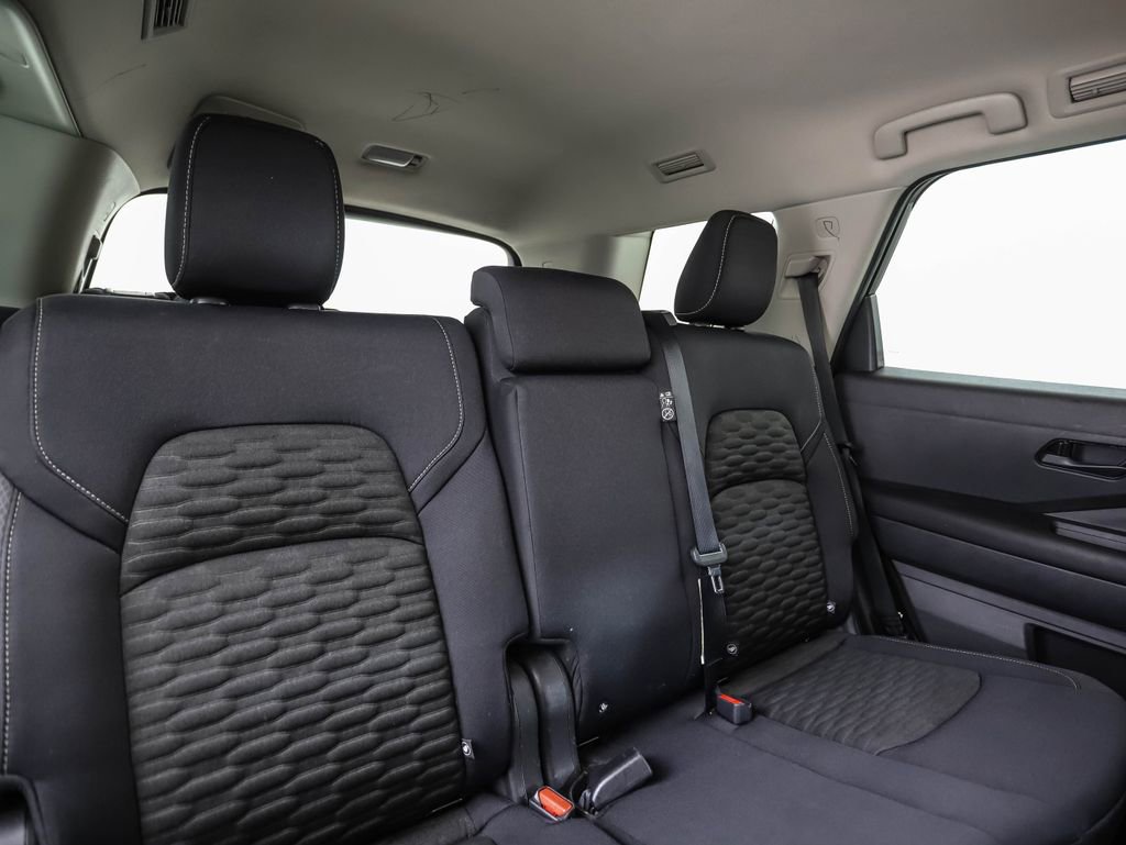 Used 2023 Nissan Pathfinder S image 28