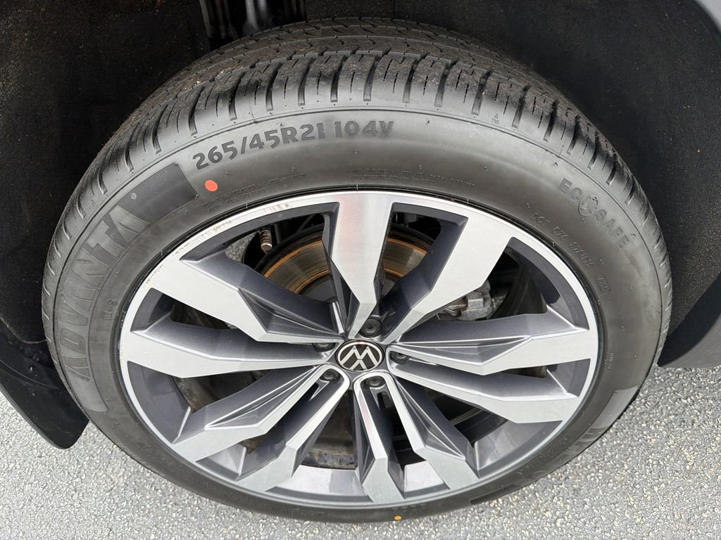 Used 2021 Volkswagen Atlas Cross Sport SEL R-Line FWD image 17