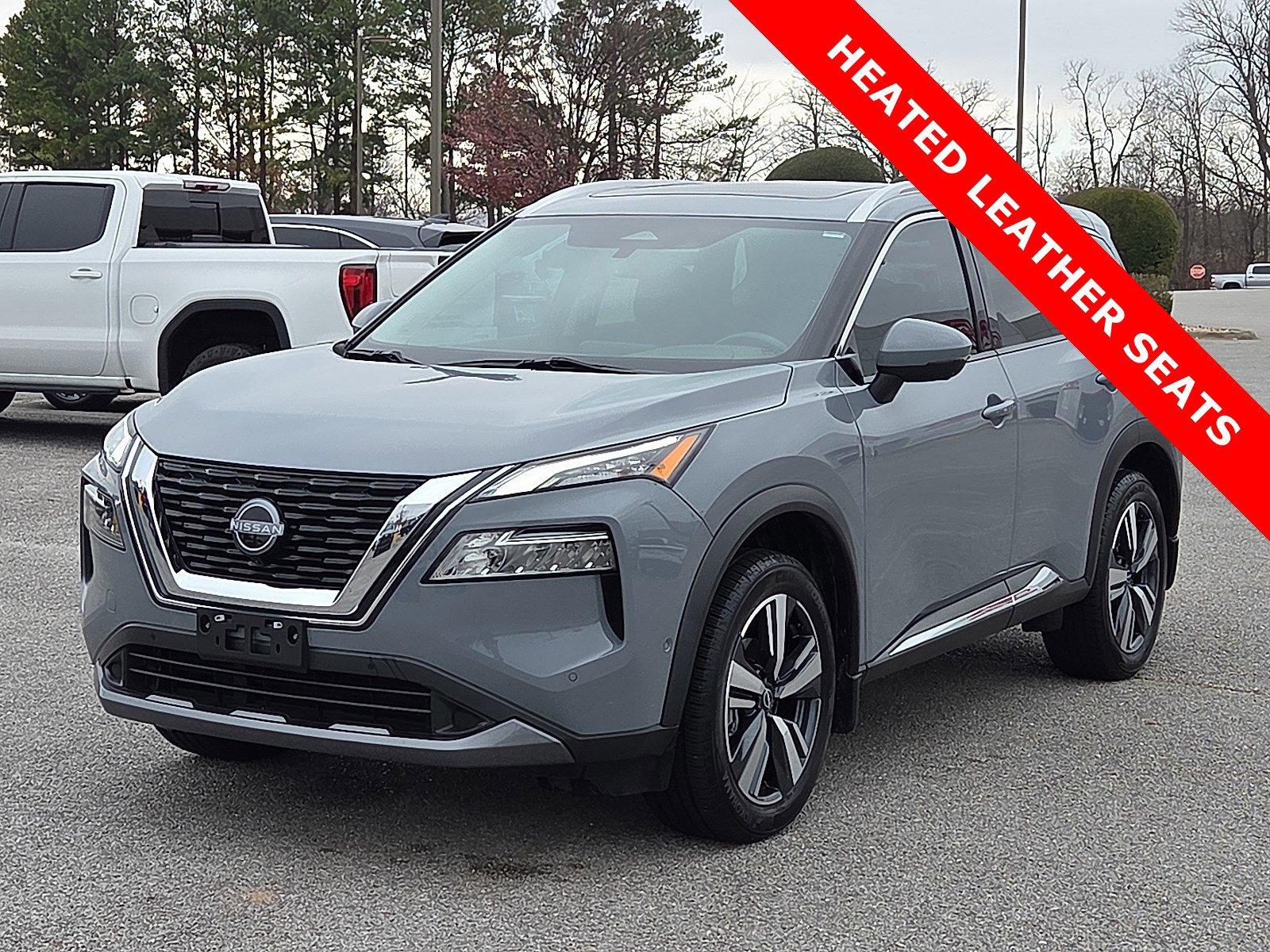 Used 2023 Nissan Rogue SL w/ SL Premium Package image 2