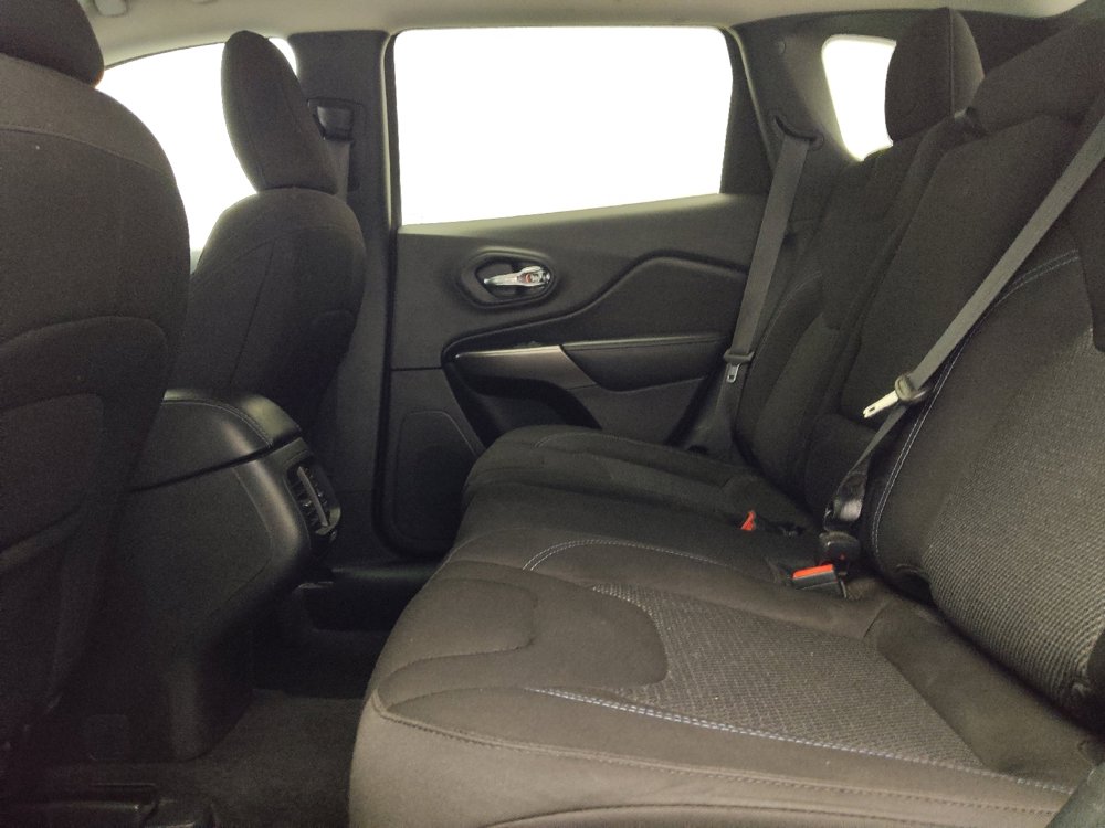 Used 2020 Jeep Cherokee Latitude image 18