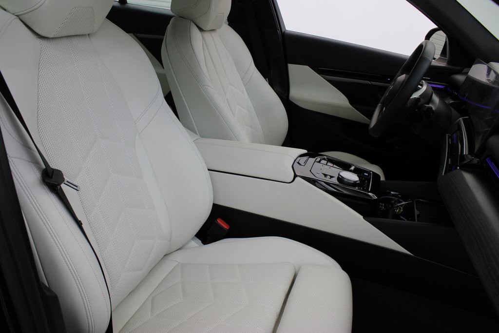 Used 2024 BMW 530i w/ Convenience Package image 24