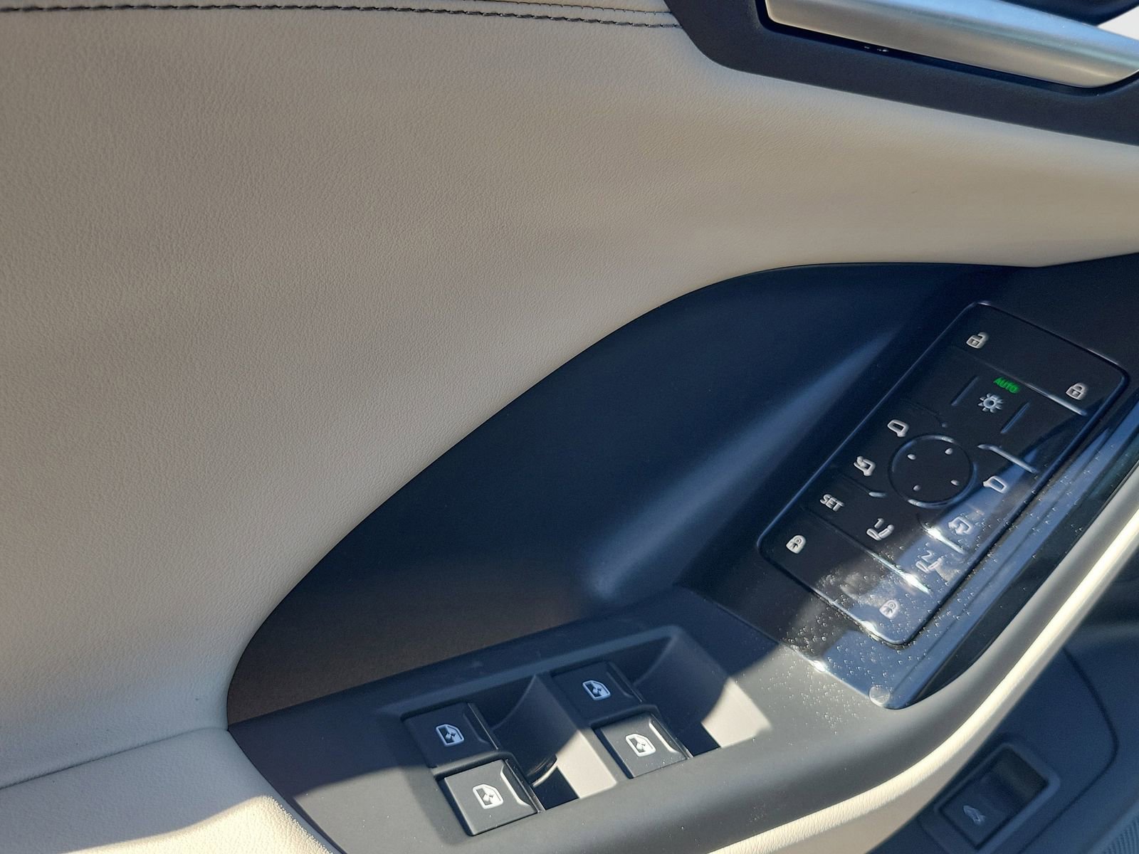 New 2025 Audi Q6 e-tron Premium image 21