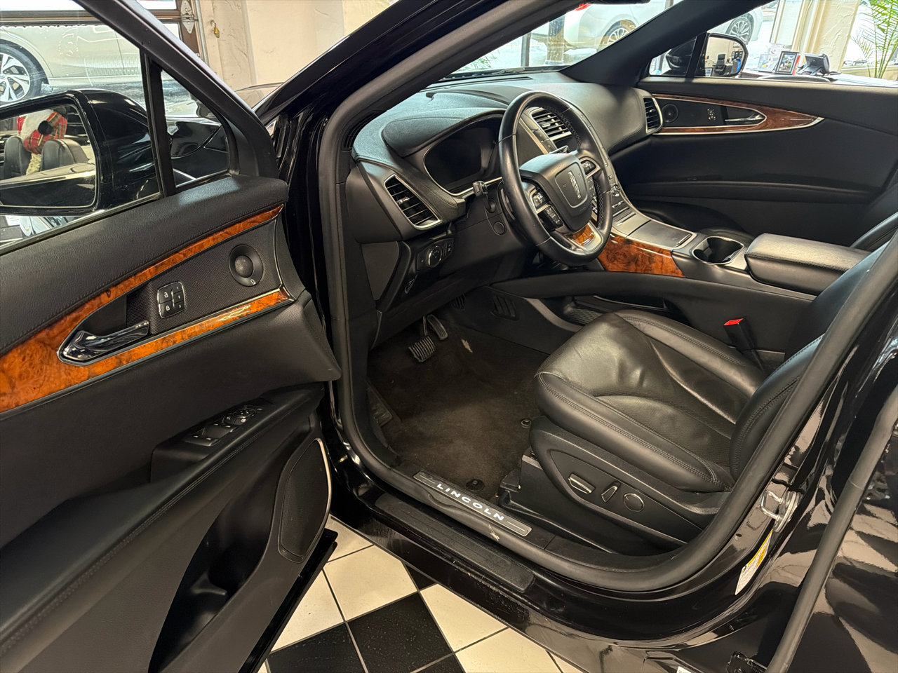 Used 2020 Lincoln Nautilus Reserve image 11