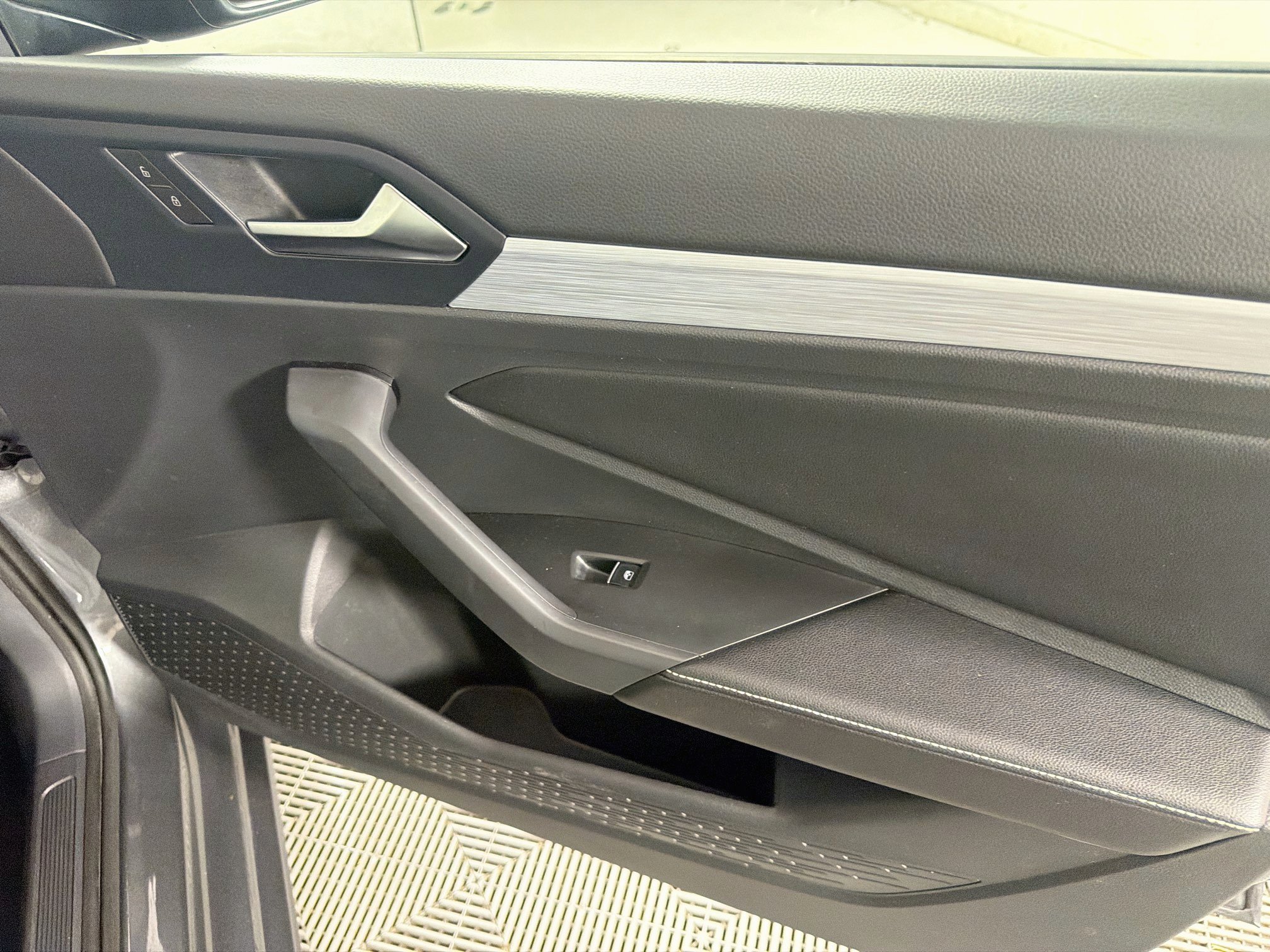 Used 2025 Volkswagen Jetta Sport FWD image 29