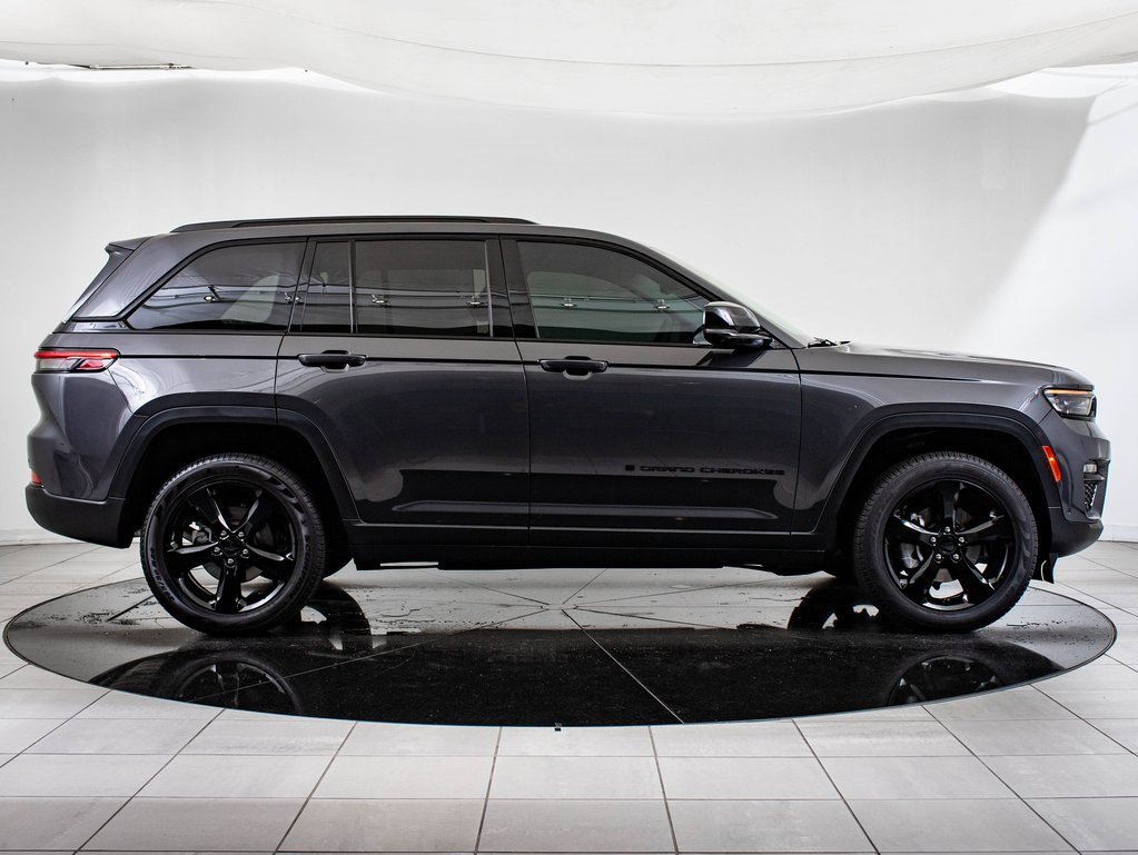 Used 2024 Jeep Grand Cherokee Limited w/ Luxury Tech Group II image 11
