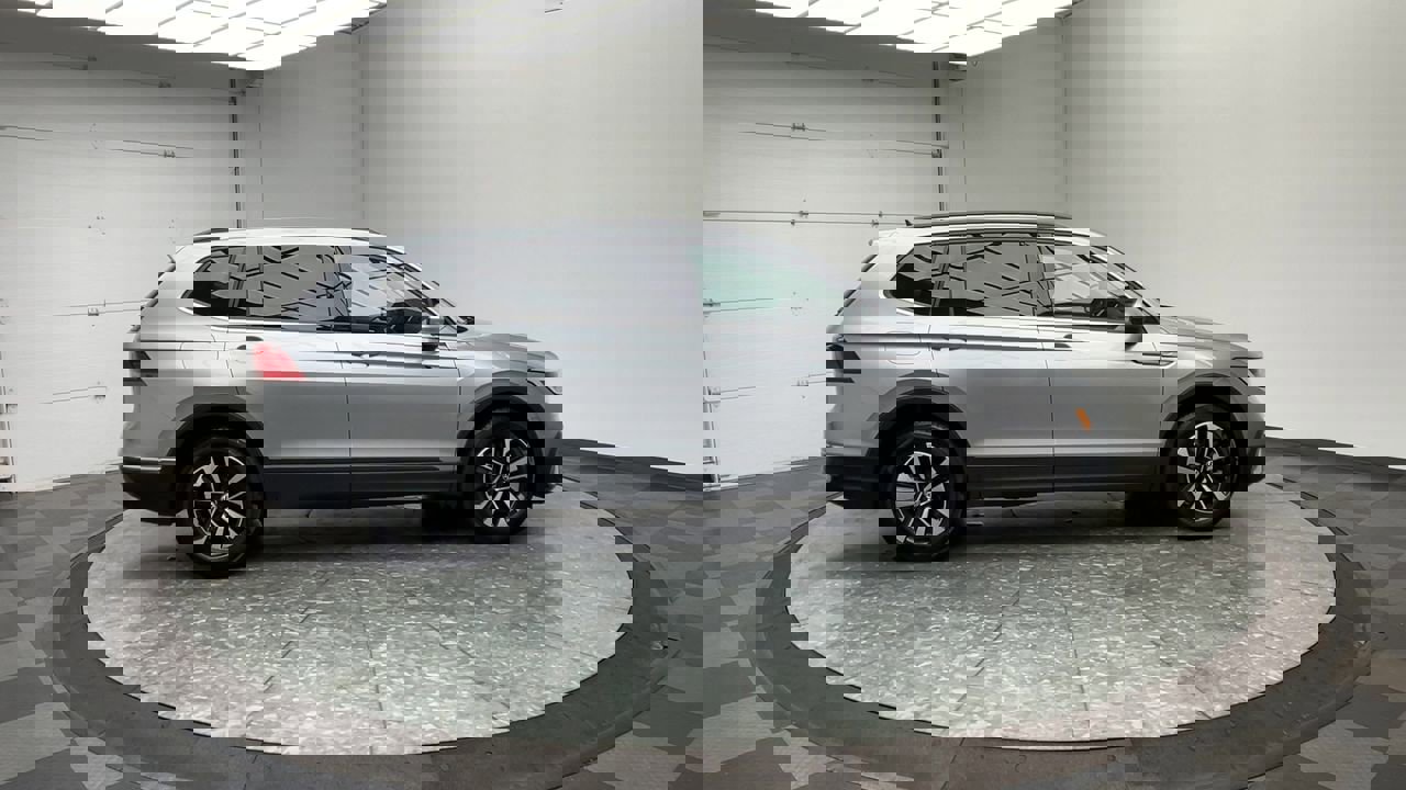 Used 2024 Volkswagen Tiguan S image 32