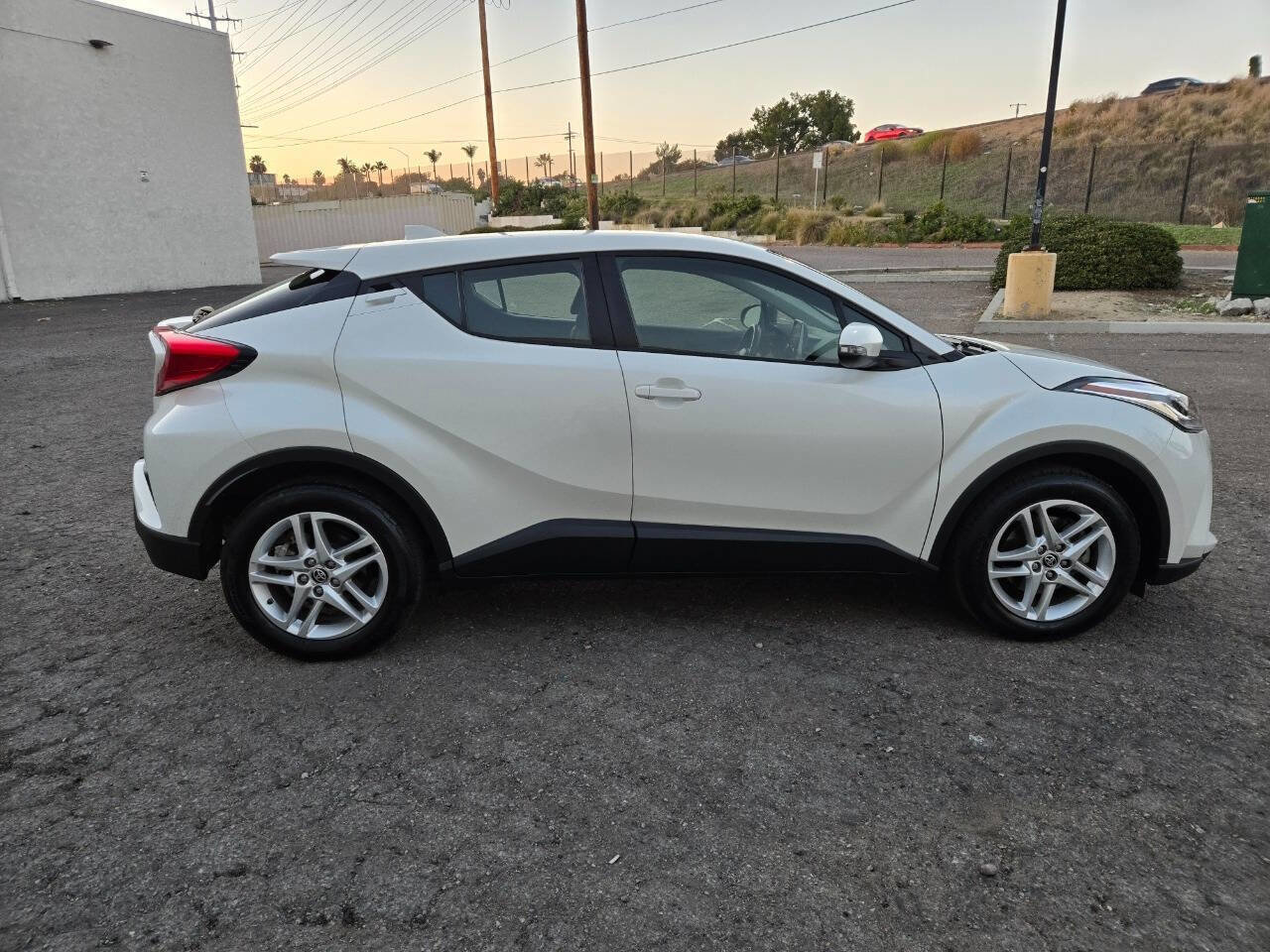 Used 2021 Toyota C-HR LE image 19