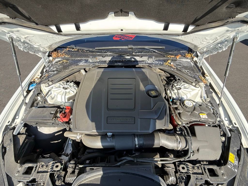 Used 2019 Jaguar XE Premium RWD image 31
