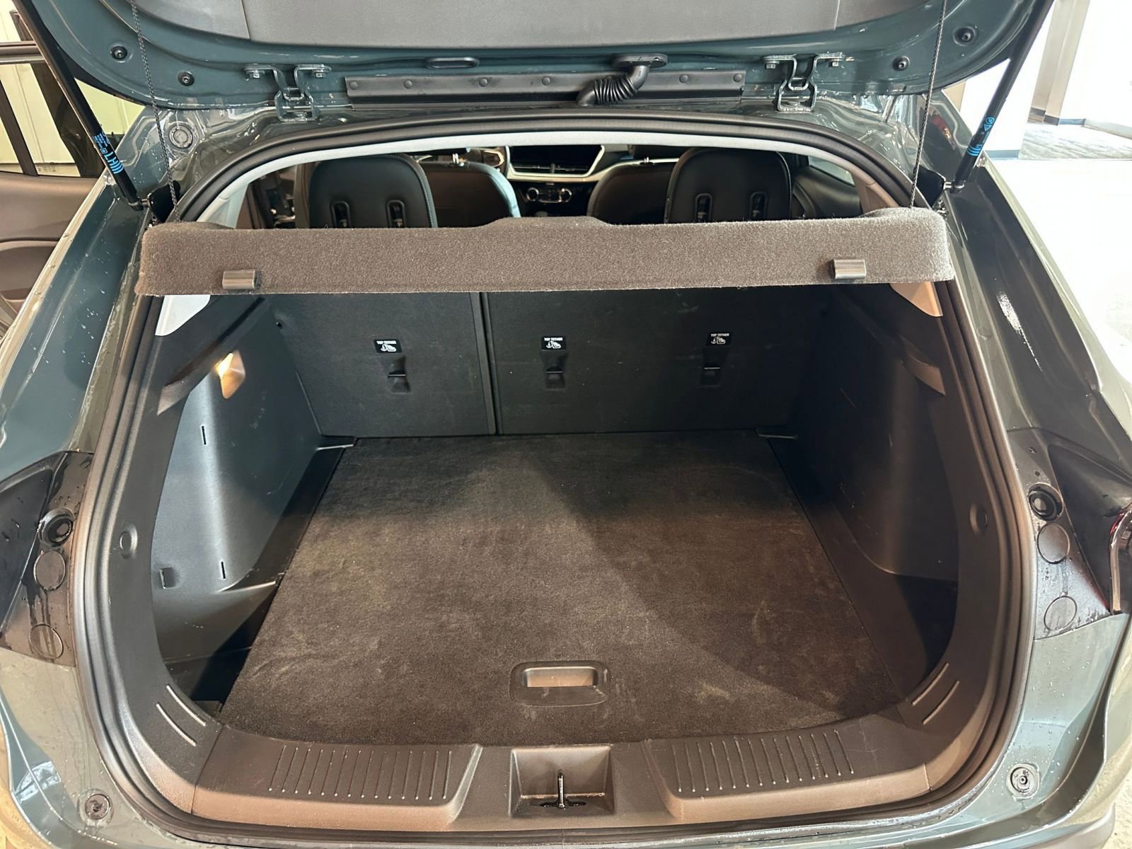 Used 2025 Chevrolet Trax LT w/ LT Convenience Package image 30