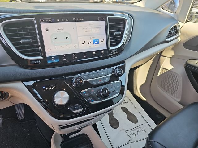 Used 2024 Chrysler Pacifica Touring-L FWD image 22